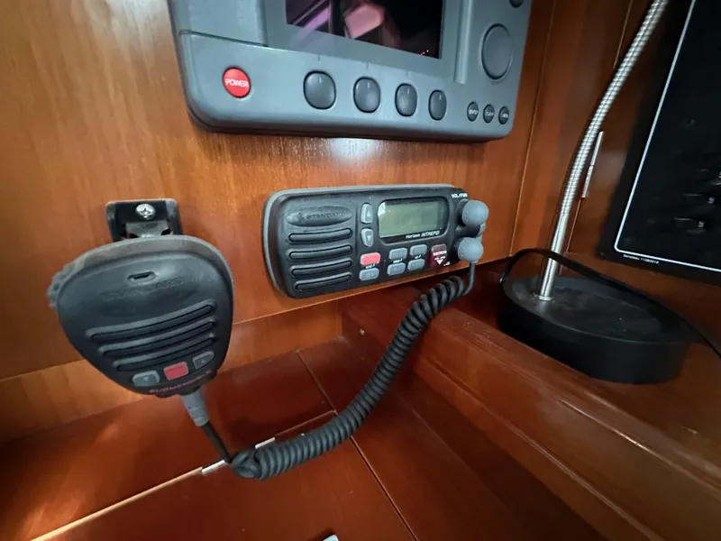 Slide: The Image of Beneteau 411 2002 - 51