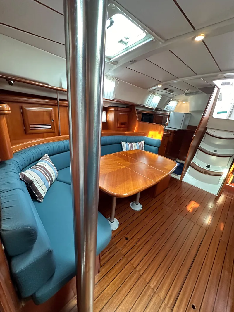 Slide: The Image of Beneteau 411 2002 - 74