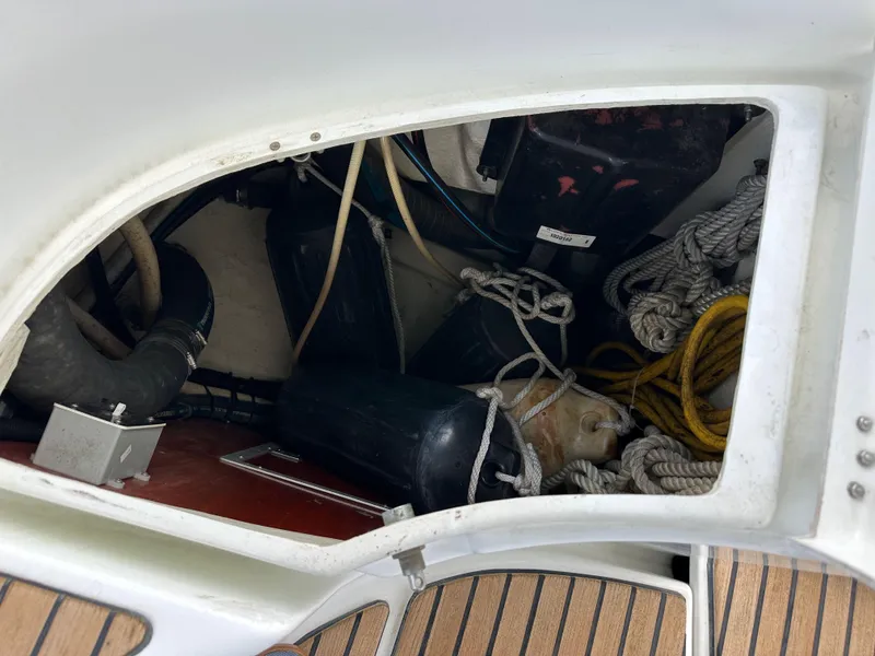 Slide: The Image of Beneteau 411 2002 - 87