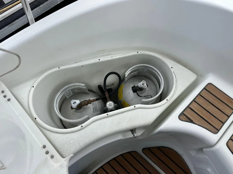 Slide: The Image of Beneteau 411 2002 - 88
