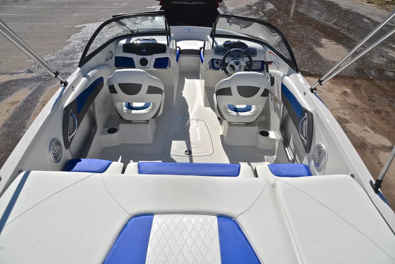 Slide: The Image of 2015 Tahoe 500 TS boat interior with white and blue seating. - 16