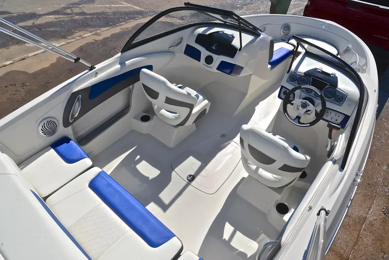 Slide: The Image of 2015 Tahoe 500 TS boat interior with white and blue seating, steering wheel, and dashboard. - 17