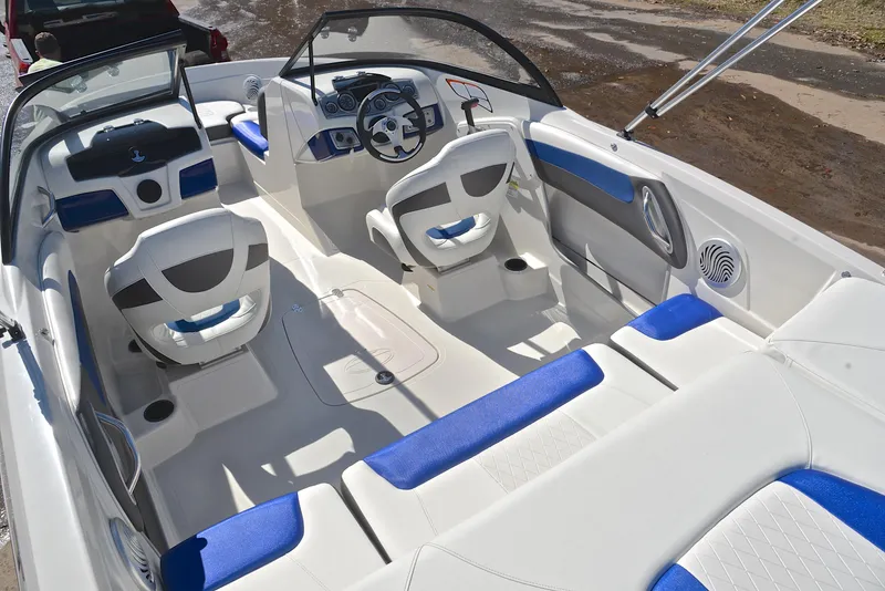 Slide: The Image of 2015 Tahoe 500 TS boat interior with white and blue seating, steering wheel, and dashboard. - 21