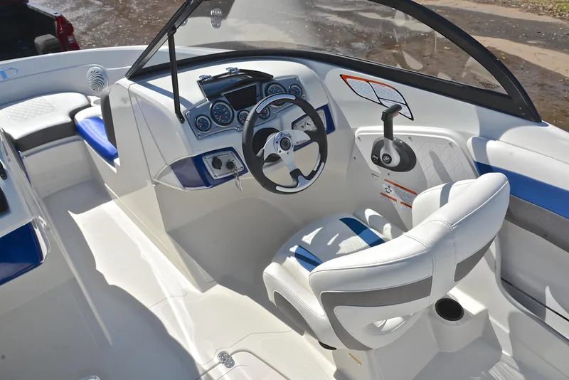 Slide: The Image of Interior of 2015 Tahoe 500 TS boat with modern steering and seating. - 22