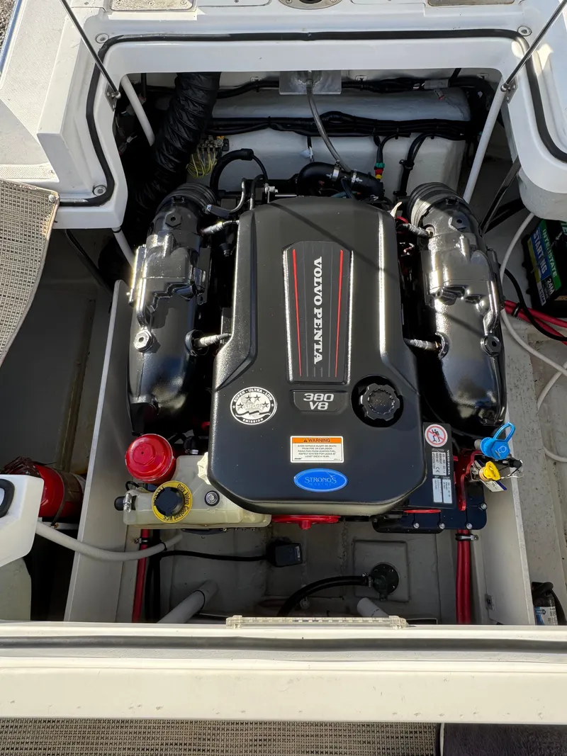 Slide: The Image of 2018 Cobalt R7 boat engine compartment with Volvo Penta 320 V8 engine. - 33