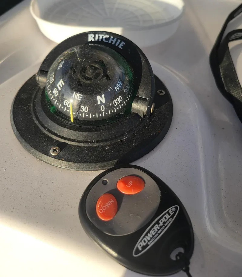 Slide: The Image of 2014 Century 2200 CC - Compass & Power Pole Remote - 18