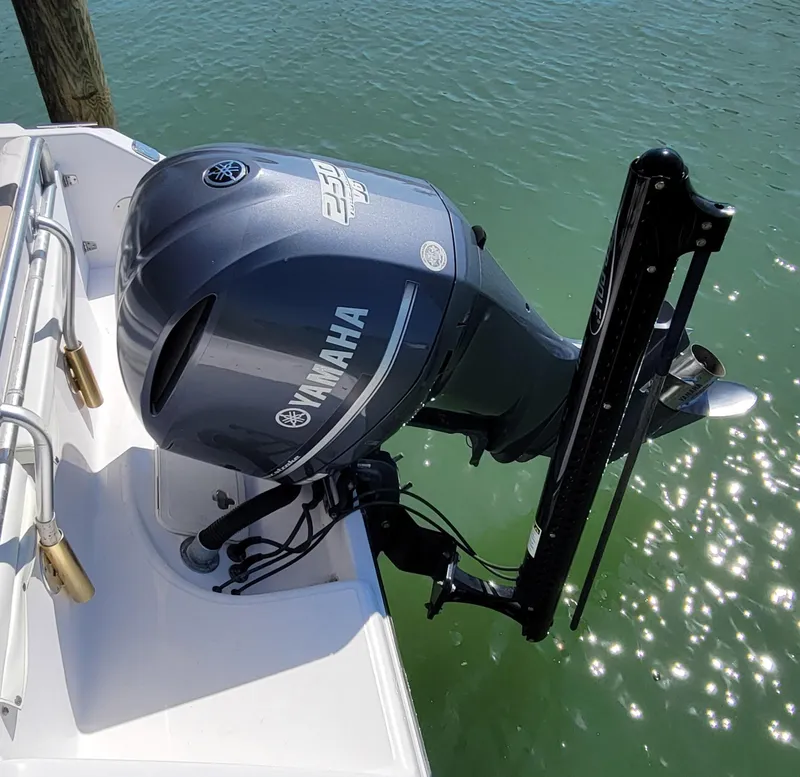 Slide: The Image of 2014 Century 2200 CC - 250 HP Yamaha & Power Pole - 4