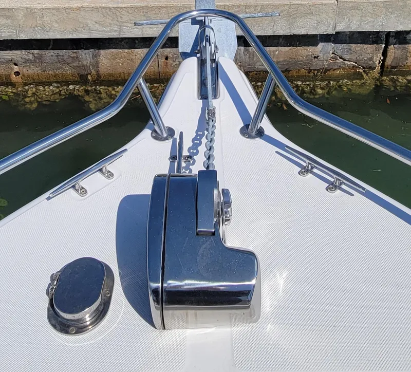 Slide: The Image of 2014 Century 2200 CC - Electric windlass w/ remote - 9