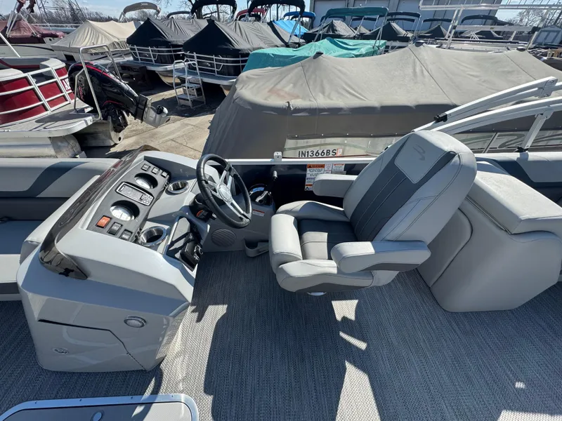 Slide: The Image of 2022 Bennington 23 SXSR boat interior with helm and captain's chair. - 9
