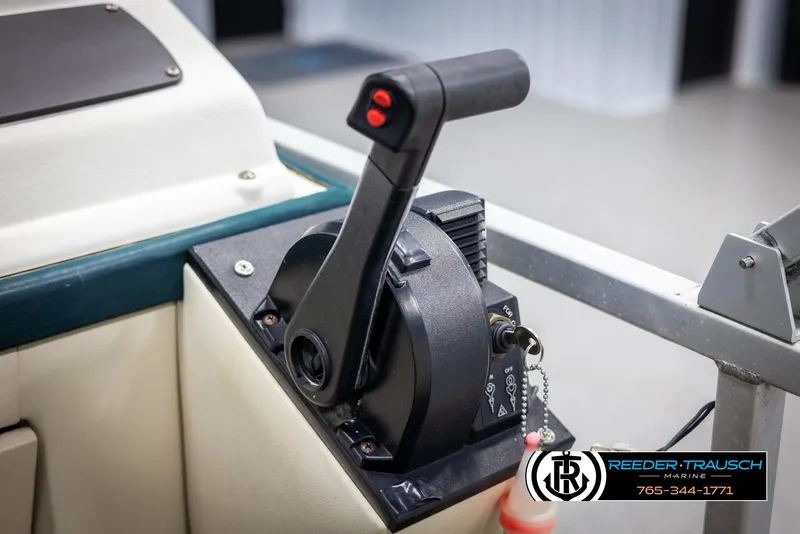 Slide: The Image of Throttle control of 1998 Crest 22 DLX boat, featuring a black lever and safety lanyard. - 30