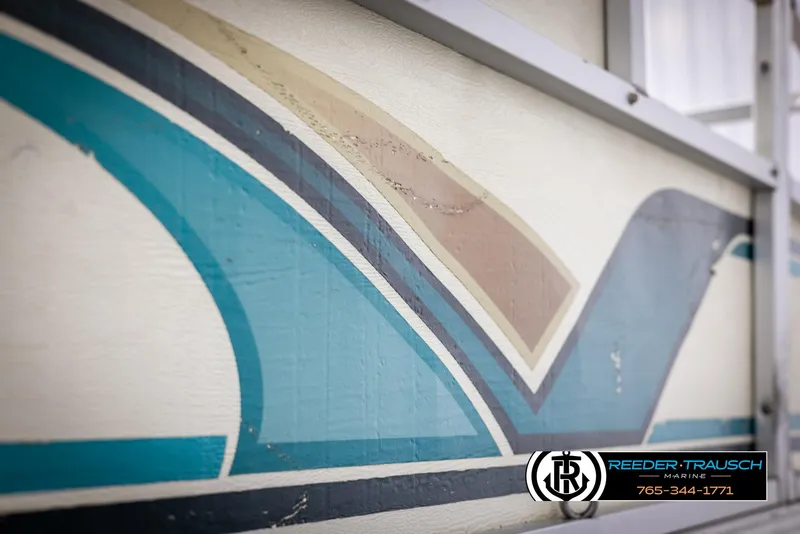 Slide: The Image of 1998 Crest 22 DLX boat with blue and beige wave design on the side. - 41