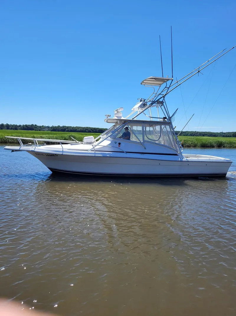 Slide: The Image of 2000 Dawson Yachts 33 EXPRESS on calm water under clear blue sky. - 29
