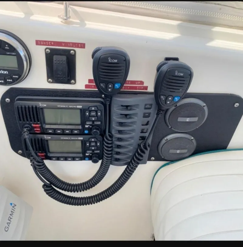 Slide: The Image of Control panel of a 2000 Dawson Yachts 33 EXPRESS with communication equipment. - 14