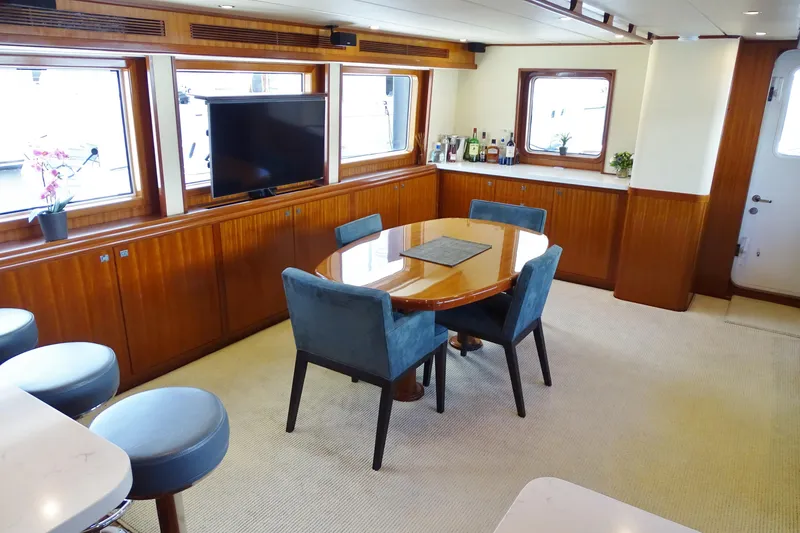 Slide: The Image of Salon stud side - 11