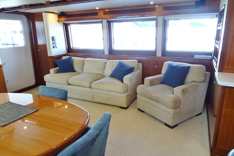 Slide: The Image of Salon port side - 12