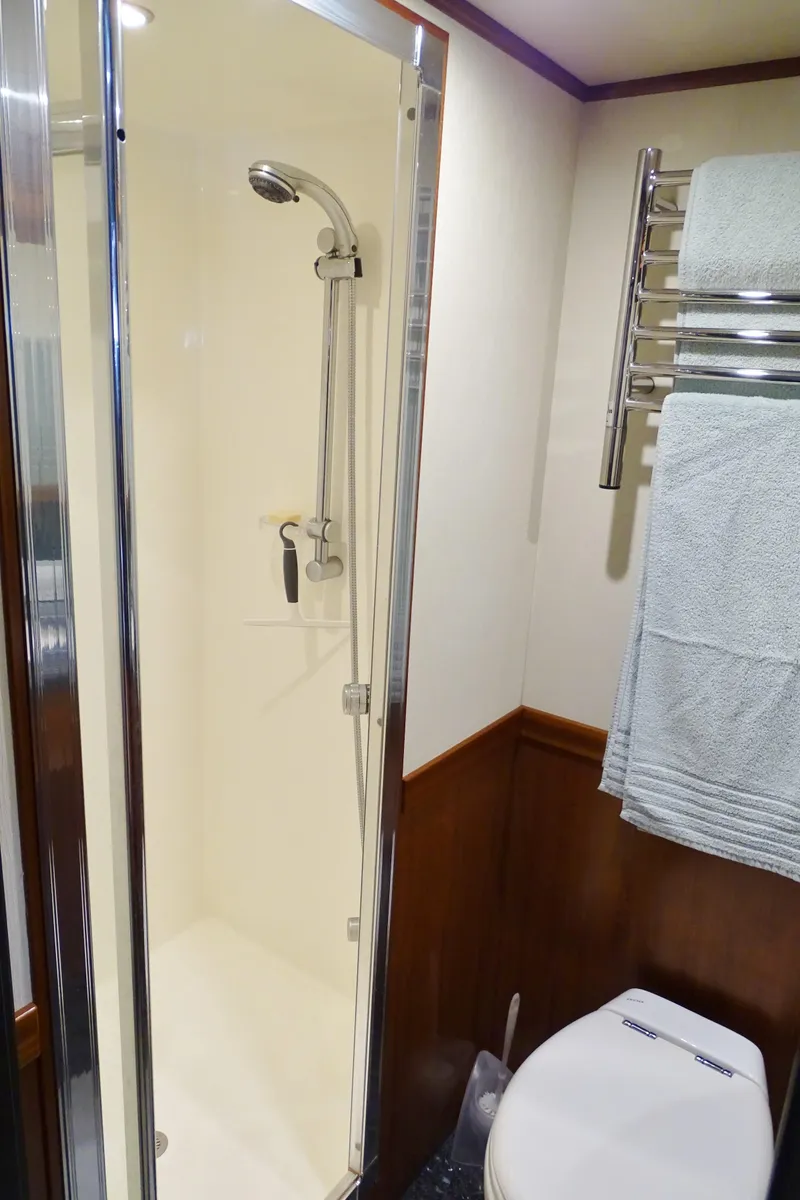 Slide: The Image of VIP walk in shower - 31