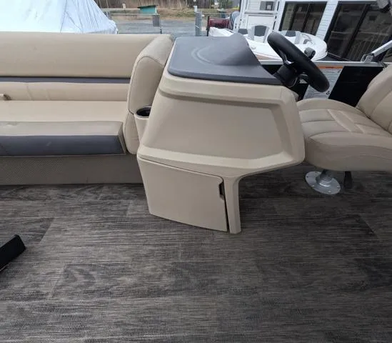 Slide: The Image of Sweetwater SW 2286 SFL 2022 - 17