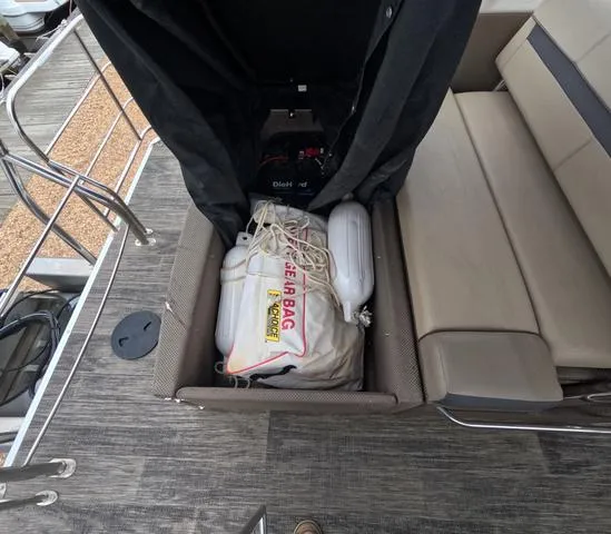 Slide: The Image of Sweetwater SW 2286 SFL 2022 - 34