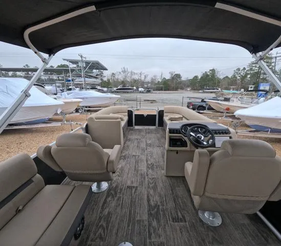 Slide: The Image of Sweetwater SW 2286 SFL 2022 - 38