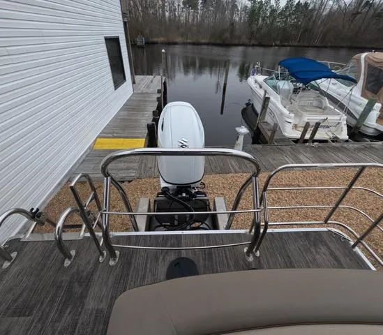 Slide: The Image of Sweetwater SW 2286 SFL 2022 - 39