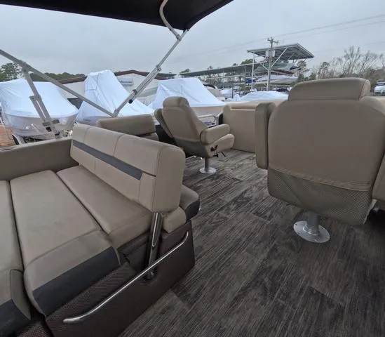 Slide: The Image of Sweetwater SW 2286 SFL 2022 - 41