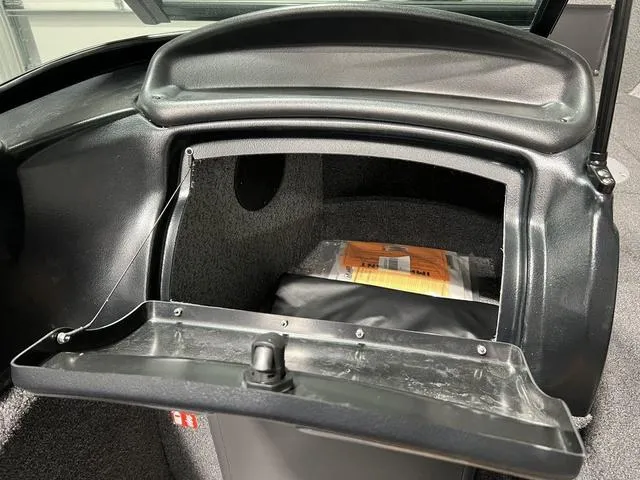 Slide: The Image of Lund 2075 Fisherman Sport 2025 - 11