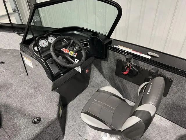 Slide: The Image of Lund 2075 Fisherman Sport 2025 - 12