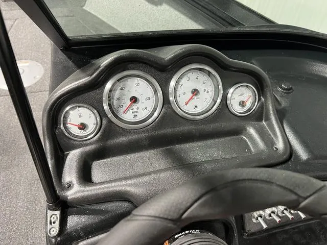 Slide: The Image of Lund 2075 Fisherman Sport 2025 - 13