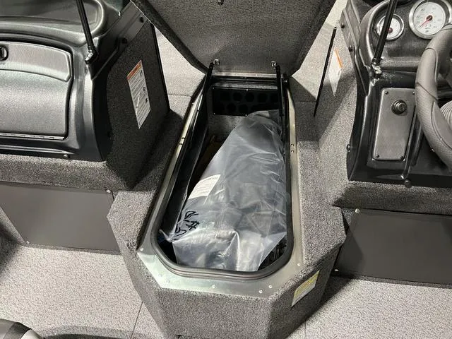 Slide: The Image of Lund 2075 Fisherman Sport 2025 - 15