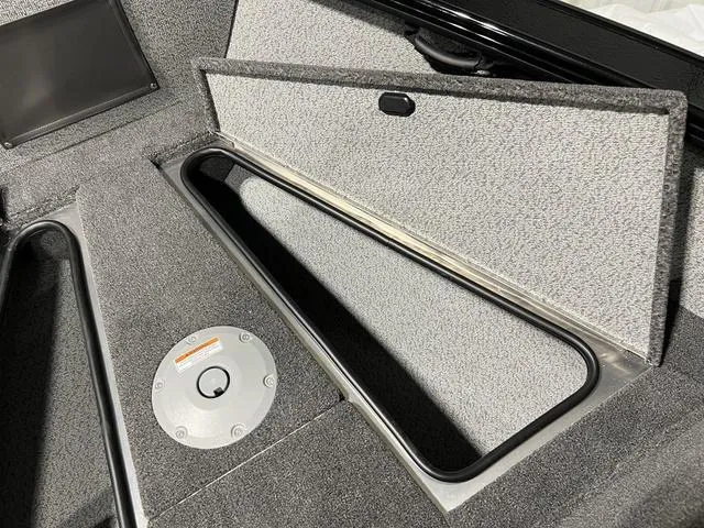 Slide: The Image of Lund 2075 Fisherman Sport 2025 - 17