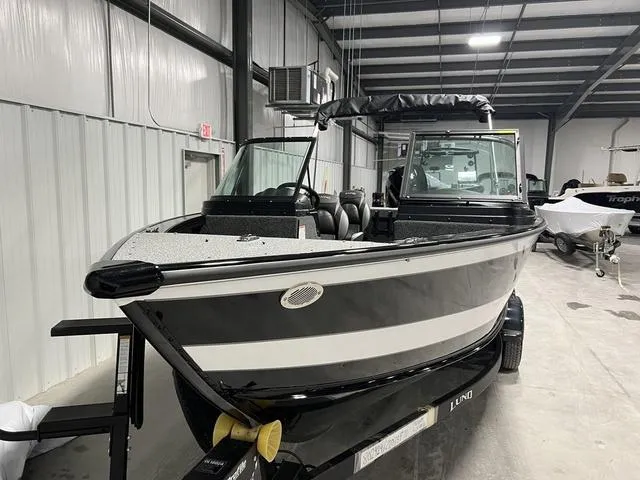 Slide: The Image of Lund 2075 Fisherman Sport 2025 - 3