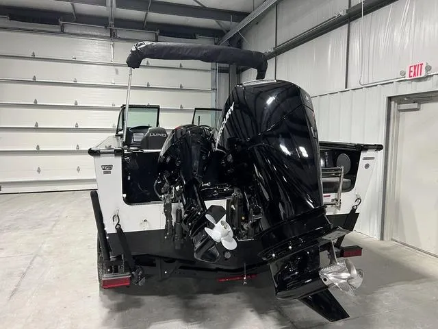 Slide: The Image of Lund 2075 Fisherman Sport 2025 - 4