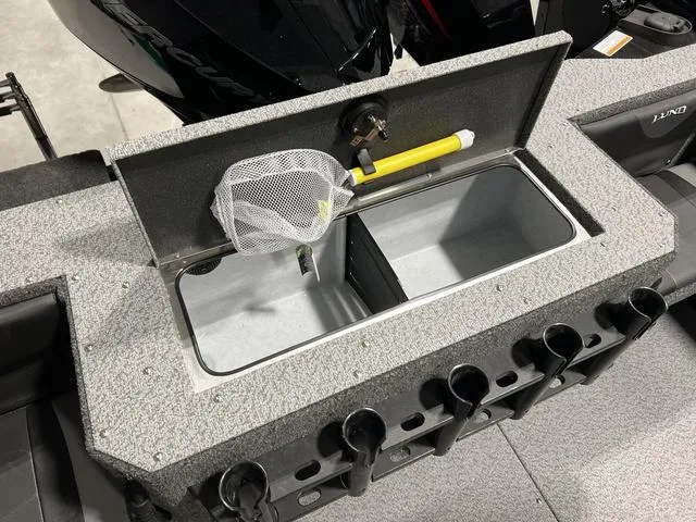 Slide: The Image of Lund 2075 Fisherman Sport 2025 - 7