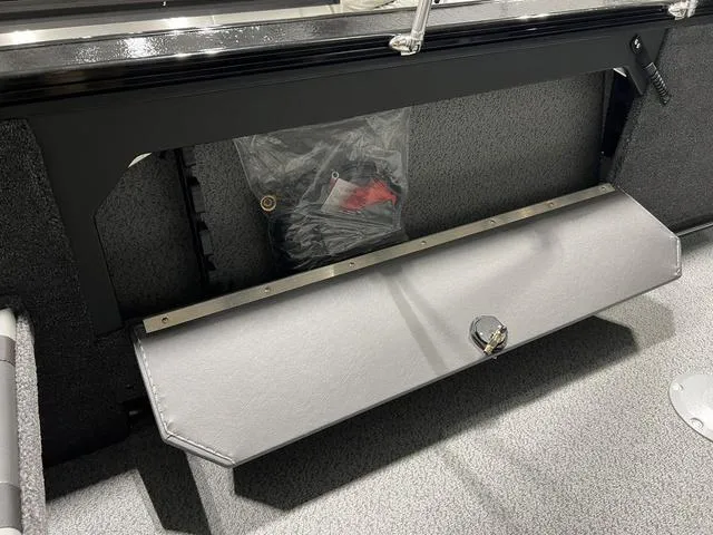 Slide: The Image of Lund 2075 Fisherman Sport 2025 - 8