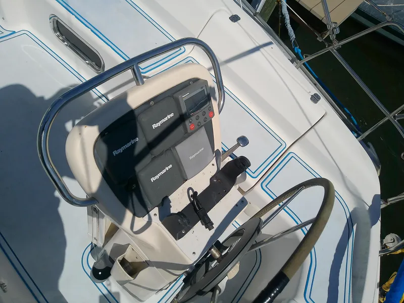 Slide: The Image of Steering wheel and navigation equipment on 2001 Bavaria 37 Cruiser yacht. - 18