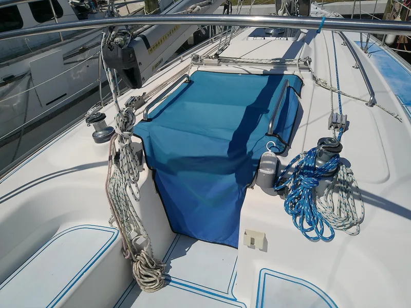 Slide: The Image of Bavaria 37 Cruiser 2001 sailboat deck with ropes and blue cover. - 20