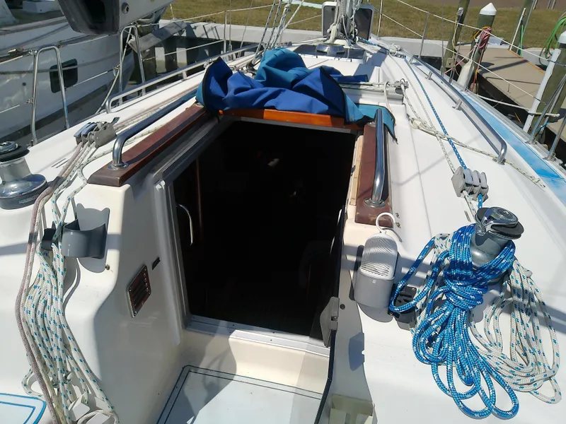 Slide: The Image of Bavaria 37 Cruiser 2001 sailboat deck with ropes and open cabin entrance. - 21