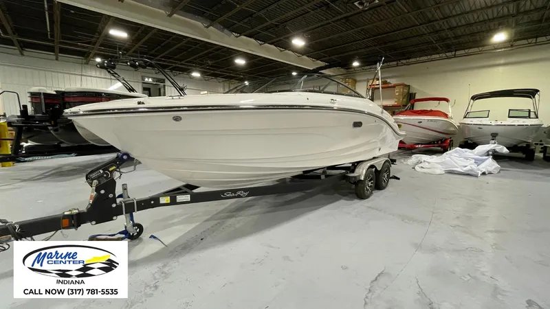 Slide: The Image of Sea Ray SPX 210 2025 - 11