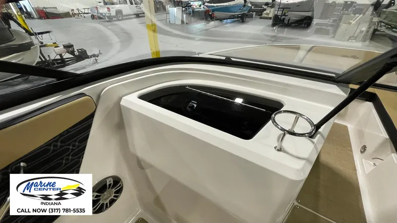 Slide: The Image of Sea Ray SPX 210 2025 - 16