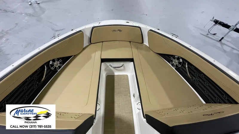 Slide: The Image of Sea Ray SPX 210 2025 - 19