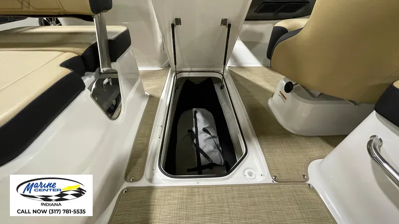 Slide: The Image of Sea Ray SPX 210 2025 - 2