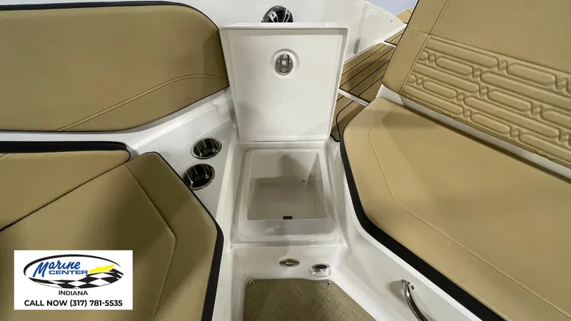 Slide: The Image of Sea Ray SPX 210 2025 - 20