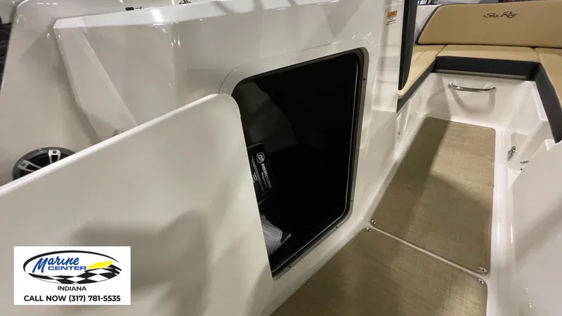 Slide: The Image of Sea Ray SPX 210 2025 - 22