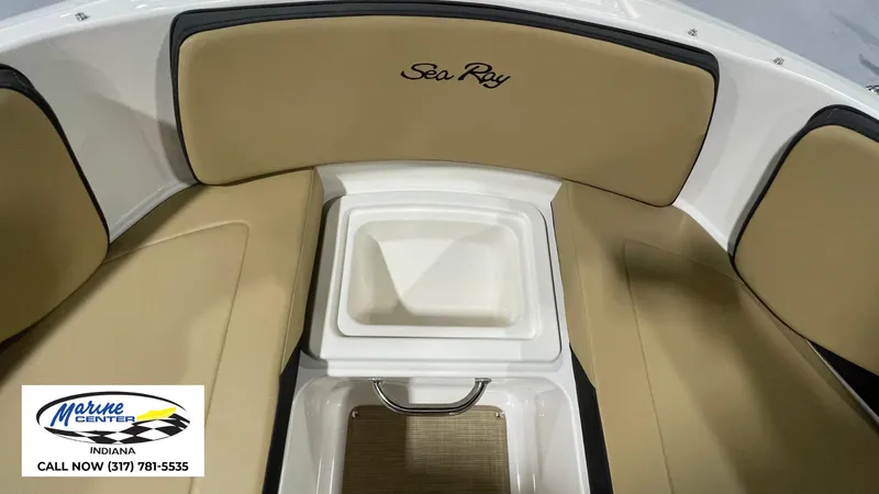 Slide: The Image of Sea Ray SPX 210 2025 - 4