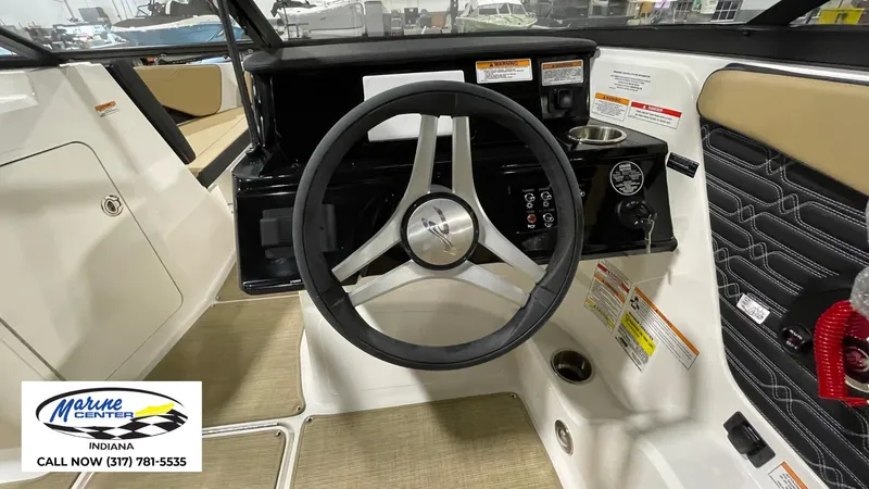 Slide: The Image of Sea Ray SPX 210 2025 - 5