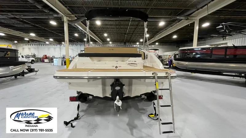 Slide: The Image of Sea Ray SPX 210 2025 - 9