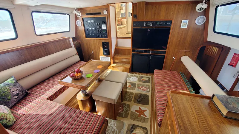 Slide: The Image of Salon Aft - 16