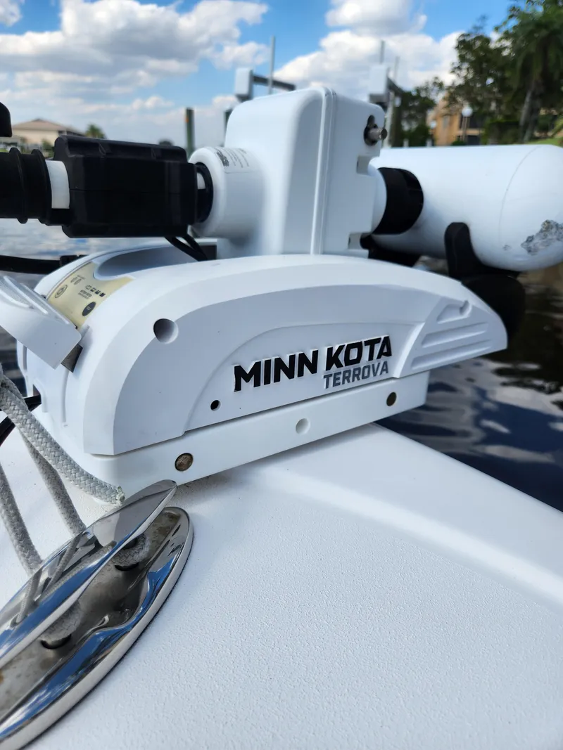 Slide: The Image of Minn Kota Terrova motor on 2023 Sportsman Heritage 211 Center Console boat. - 23