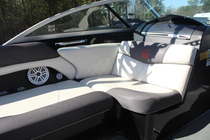 Slide: The Image of MasterCraft X25 2011 - 11