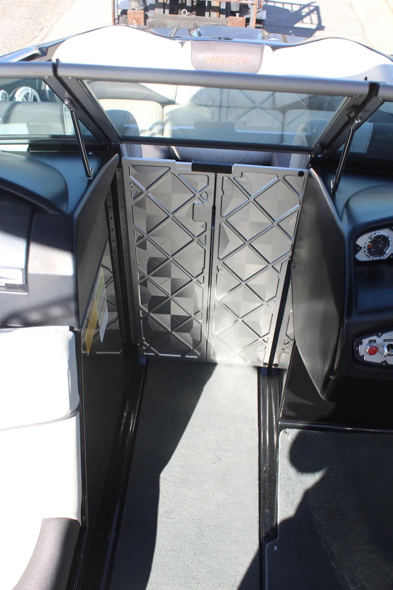 Slide: The Image of MasterCraft X25 2011 - 17